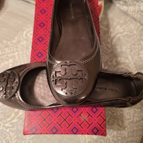 Tory Burch Shoes - Tory Burch Metallic Flats SIZE 6